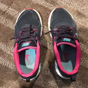 Nike tennis shoe